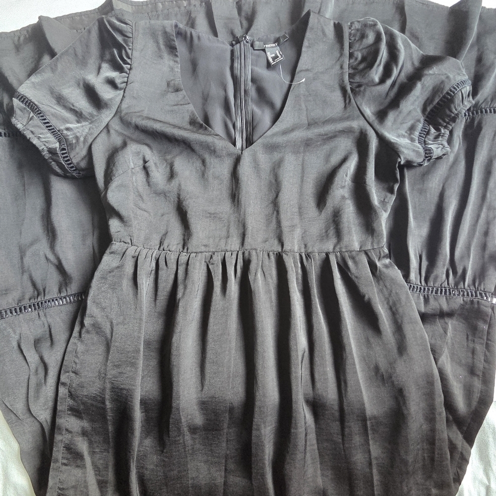 Forever 21 Short Sleeve Tiered Maxi Dress. - Picture 3 of 12